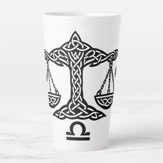 Celtic Weegschaal door BurnsInHell Latte Mok (Voorkant)