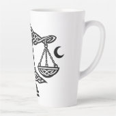 Celtic Weegschaal door BurnsInHell Latte Mok (Rechts)