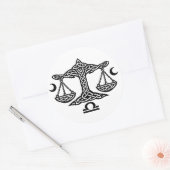 Celtic Weegschaal door BurnsInHell Ronde Sticker (Envelop)