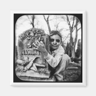 Cemetery show magneet