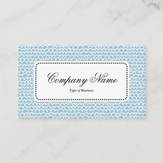 Center Label v5 - Wavy - Wit op Bleek blauw 9dc6d8 (Voorkant)