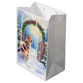 Central Asian Shepherd Snowy Gate Christmas Art Medium Cadeauzakje (Achterkant Gekanteld)