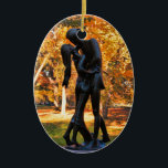 Central Park Herfst: Romeo & Juliet standbeeld 02  Keramisch Ornament<br><div class="desc">Central Park Autumn: Romeo & Juliet Statue 02 Omringd door mooie herfstbladeren,  het standbeeld van Romeo en Juliet,  de slechte Shakespearean-liefhebbers,  die op het punt staan te kussen. Gevestigd in het Delacorte Theater in het Central Park van New York City.</div>