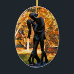 Central Park Herfst: Romeo & Juliet standbeeld 02  Keramisch Ornament<br><div class="desc">Central Park Autumn: Romeo & Juliet Statue 02 Omringd door mooie herfstbladeren,  het standbeeld van Romeo en Juliet,  de slechte Shakespearean-liefhebbers,  die op het punt staan te kussen. Gevestigd in het Delacorte Theater in het Central Park van New York City.</div>