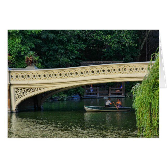 Central Park: Summer Boaters door Bow Bridge (Voorkant Horizontaal)