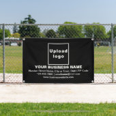 Centraliseer het bedrijfsmerk op zwarte rechthoek spandoek (Insitu)