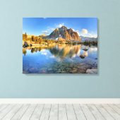 Centre Peak over Lower Golden Beer Lake - Sierra Canvas Afdruk (Insitu (Houten vloer))