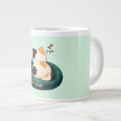 "CEO van Nap" Kat Slapend op de Bank Grote Koffiekop (Voorkant rechts)