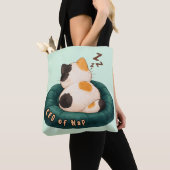"CEO van Nap" Kat Slapend op de Bank Tote Bag (Dichtbij)