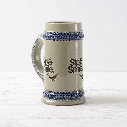 Ceramic Beer Stein – Sip & Smile Motivational Mug Bierpul (Voorkant links)