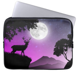 Cerf sous la lune violet laptop sleeve