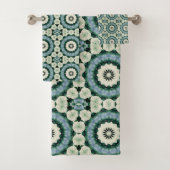 Cerulean Blue en Oerwoud Green Tiled Pattern Bad Handdoek (Insitu)