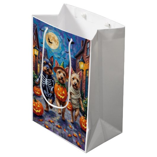 Cesky Terrier Trick-or-Treating Halloween Kostuum Medium Cadeauzakje (Voorkant Gekanteld)