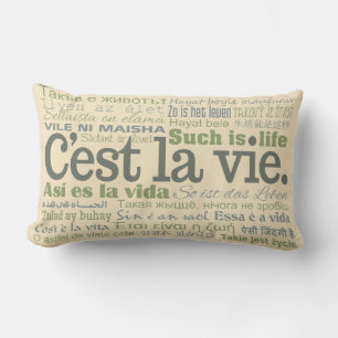 C'est La Vie douane gooit kussens
