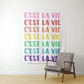 C'est La Vie French Gezegde in Rainbow Lettering Wandkleed (In situ)