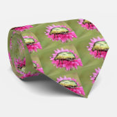 Cetonia kever op roze stropdas (Opgerold)