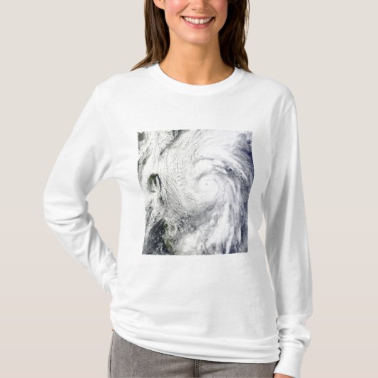 Chaba-tyfoon op het Filipijnse Zee T-shirt (Voorkant)