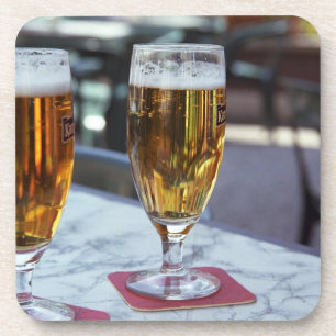 Chablis; twee coole bier op 42 graden warme zomer drankjes onderzetter