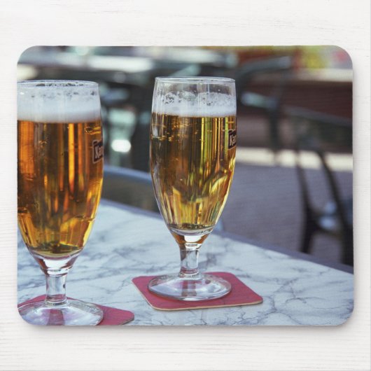 Chablis; twee coole bier op 42 graden warme zomer muismat (Voorkant)