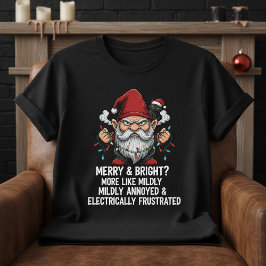 Chagrijnige Kerstkabouter in Verwarde Lichtjes met T-shirt