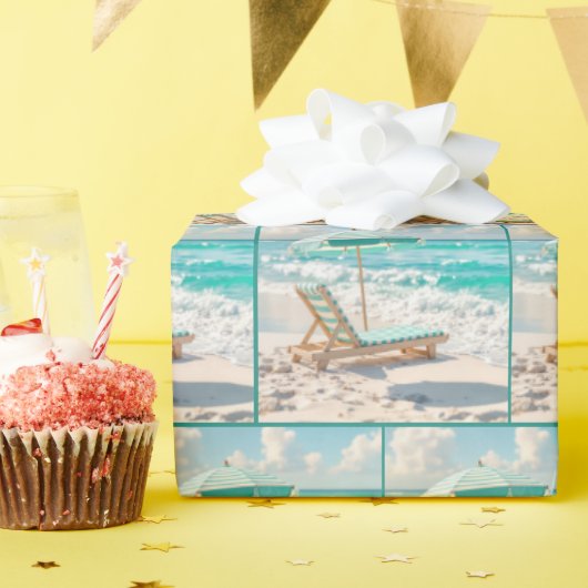 Chaise Lounge op White Ocean Sand Cadeaupapier (Verjaardagsfeest)