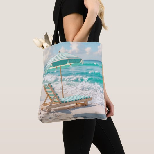 Chaise Lounge op White Ocean Sand Tote Bag (Dichtbij)