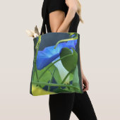 Chalice-of-Blue Morning Glory Tote Bag (Dichtbij)