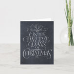 Chalkboard 12 dagen kerstkalligrafie feestdagen kaart<br><div class="desc">Fashionable en leuk karton ziet er wenskaart uit. Deze kunst is een aangepast handschrift. Het zal mensen in het lied doen uitbarsten... "Vijf gouden ringen... ". Plaats het in een klein houten lijst en het lijkt op een echt klein leisteenbord - perfect voor decoratie. Deze kaart heeft zelfs een echte...</div>