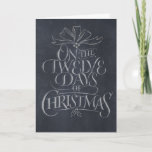 Chalkboard 12 dagen kerstkalligrafie feestdagen kaart<br><div class="desc">Fashionable en leuk karton ziet er wenskaart uit. Deze kunst is een aangepast handschrift. Het zal mensen in het lied doen uitbarsten... "Vijf gouden ringen... ". Plaats het in een klein houten lijst en het lijkt op een echt klein leisteenbord - perfect voor decoratie. Deze kaart heeft zelfs een echte...</div>