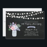 Chalkboard 30th Wedding Jubileum Uitnodiging<br><div class="desc">Een stijlvolle uitnodiging voor een rustige bruiloft met mason jar en bloemen bouquet met een krijtbordachtergrond.</div>