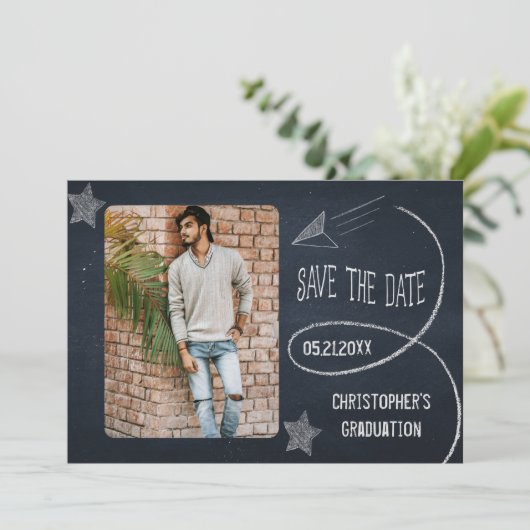 Chalkboard Afstuderen Foto slaat de datum op Save The Date (Staand voorkant)