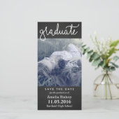 Chalkboard Afstuderen Typografie sparen de Datum Save The Date (Staand voorkant)