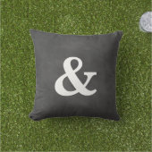 Chalkboard Ampersand Outdoor Pillow Buitenkussen (Gras)
