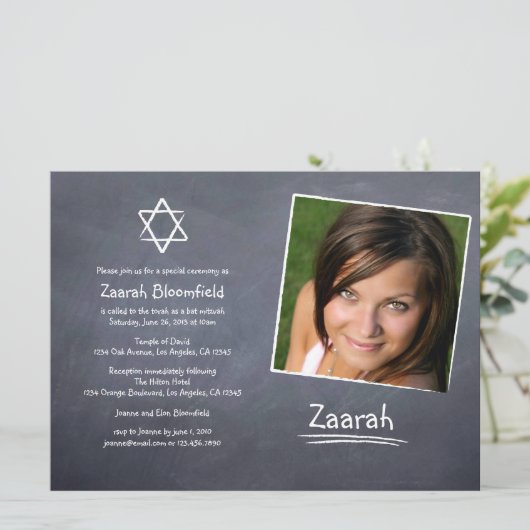 Chalkboard Bat Mitzvah Uitnodiging (Staand voorkant)