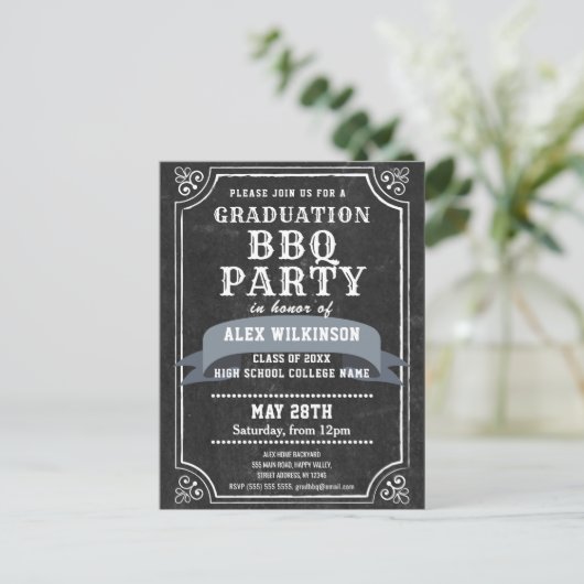 Chalkboard BBQ Party Afstuderen Invitation Briefkaart (Staand voorkant)