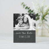 Chalkboard BEWAART DATE Chalk Weddenfoto Aankondigingskaart (Staand voorkant)