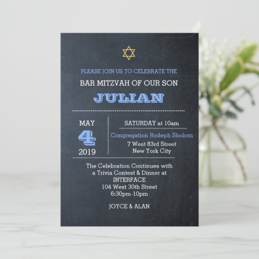 Chalkboard Blauw Grote Naam Bar Mitzvah Kaart (Staand voorkant)