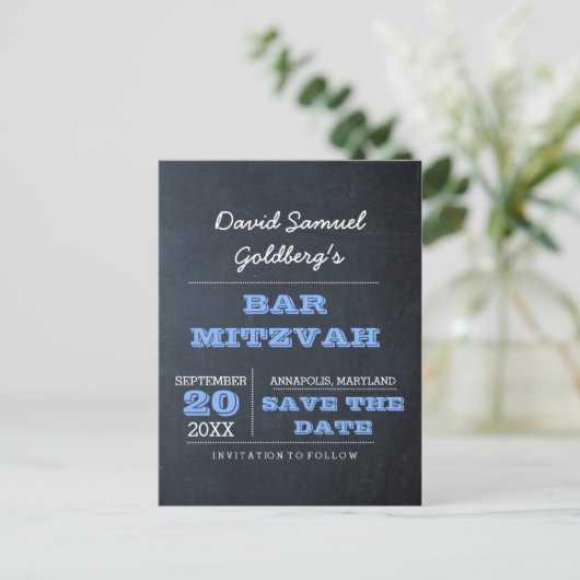 Chalkboard Blue Bar Mitzvah Sla de datum op Aankondigingskaart (Staand voorkant)