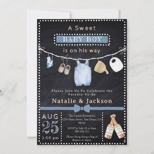 Chalkboard Boy Clothes Beer Baby shower Invitation Kaart (Voorkant)