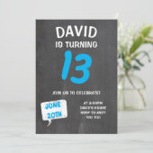 Chalkboard Boy Verjaardag Uitnodiging (Staand voorkant)