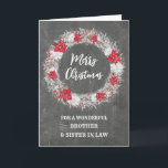 Chalkboard Brother & Sister in Law Merry Christmas Kaart<br><div class="desc">Vrolijk kerstfeest voor broer en schoonzus kaart met rustiek land krijtbord patroon en besneeuwde krans met poinsettias.</div>