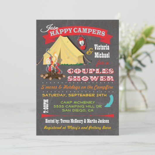 Chalkboard Camping Koppels Douche Uitnodigingen (Staand voorkant)