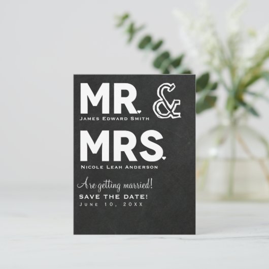 Chalkboard Chalk Mr. & Mrs. Wedding Save the Date Aankondigingskaart (Staand voorkant)