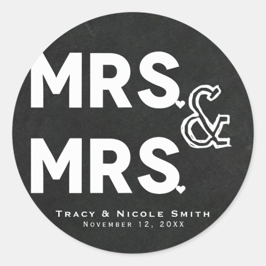 Chalkboard Chalk Mrs & Mrs Wedding Verloving Ronde Sticker (Voorkant)