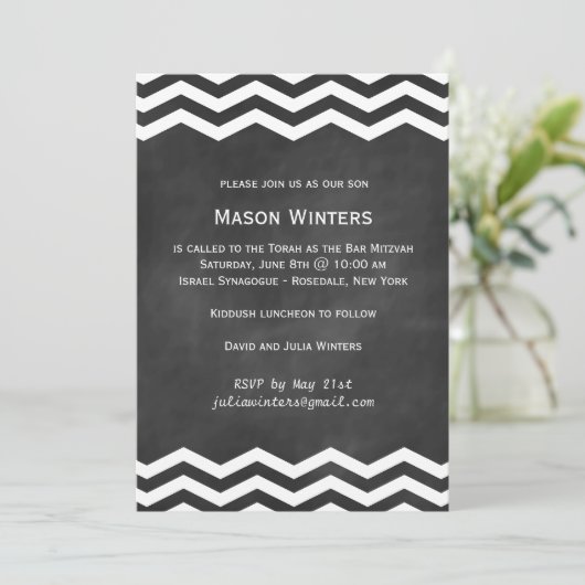 Chalkboard Chevron Bar Mitzvah Uitnodiging (Staand voorkant)