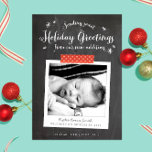 Chalkboard Christmas Baby Aankondiging<br><div class="desc">Een perfecte keuze voor nieuwe ouders, deze kerstkaart stuurt kerstgroeten terwijl u uw lieve nieuwe toevoeging in een moderne rustieke stijl presenteert met een krijtbord achtergrond en stijl foto lijst geaccentueerd met rode polka dot washi tape. Personaliseer de voorkant met de geboortedetails van de baby en de achterkant met een...</div>