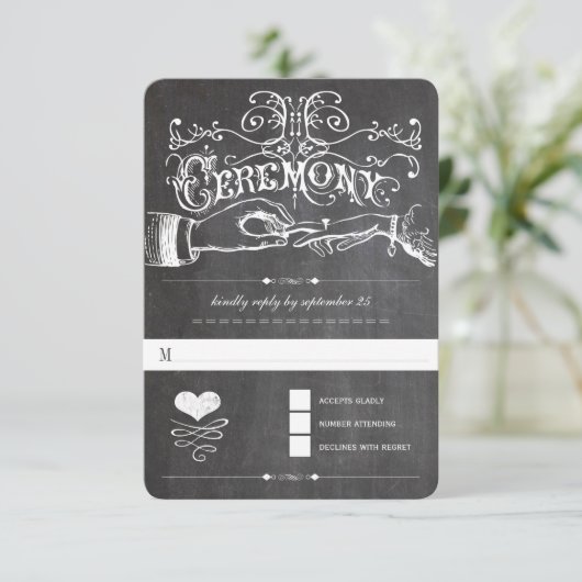 Chalkboard Cute Heart Initialen Typografie RSVP (Staand voorkant)