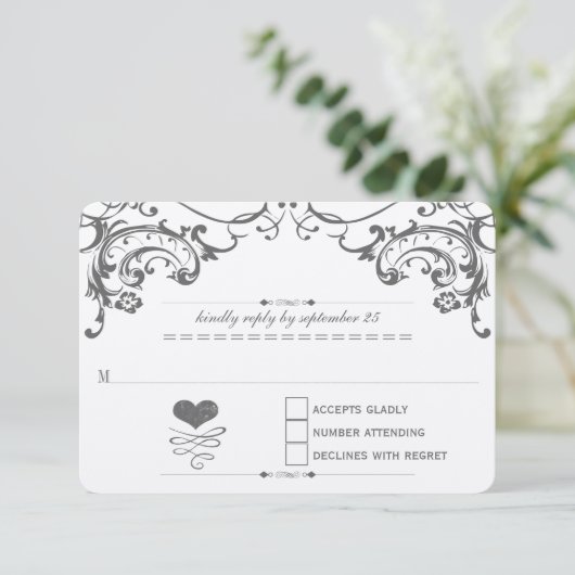 Chalkboard Cute Heart Initialen Typografie RSVP (Staand voorkant)