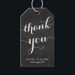Chalkboard Dank u Schattigee moderne kalligrafie Cadeaulabel<br><div class="desc">Whimsical en rustiek dank u cadeau label met moderne kalligrafie,  strepen patroon en nep krijtbord. Dit geschenk label is ideaal voor bruiloft en andere evenementen. De teksten zijn aanpasbaar,  zodat u deze kunt aanpassen aan uw behoeften. Andere kleuren zijn beschikbaar.</div>