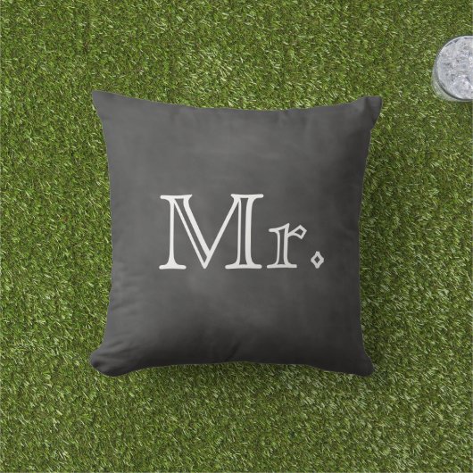 Chalkboard de heer Outdoor Pillow Buitenkussen (Gras)